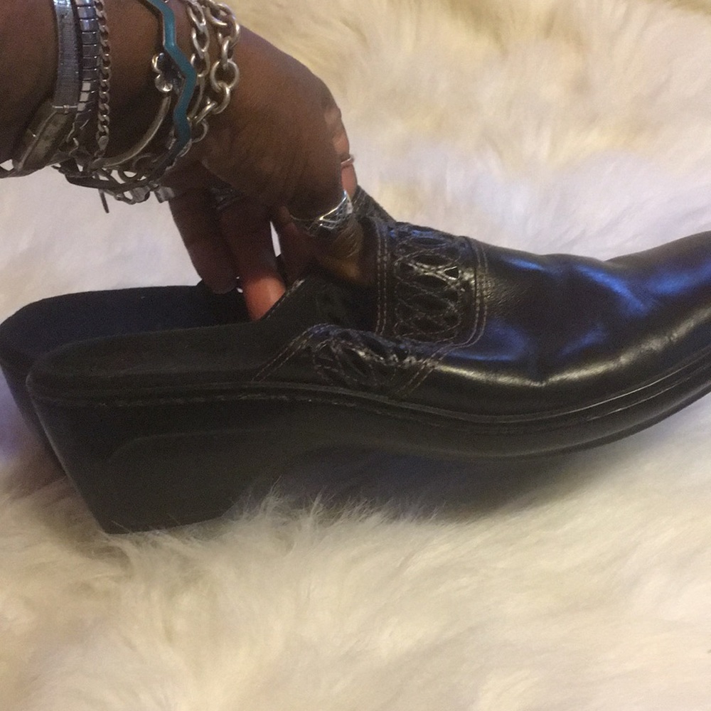 Clark’s slip ons - Picture 2 of 8